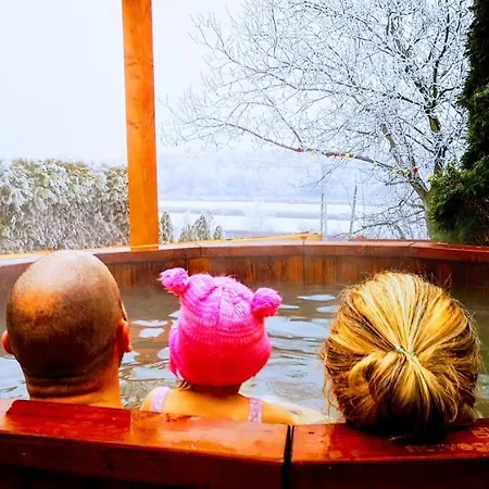 Apartment Kukucs Dezsafuerdo Vendeghaz Etyek