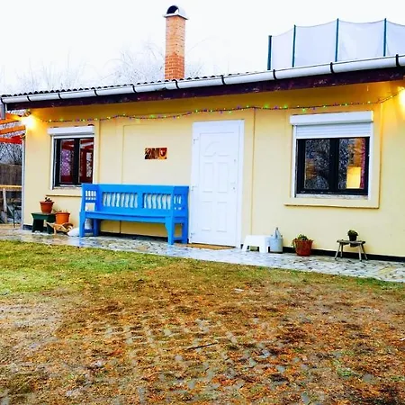 Kukucs Dezsafuerdo Vendeghaz * Etyek