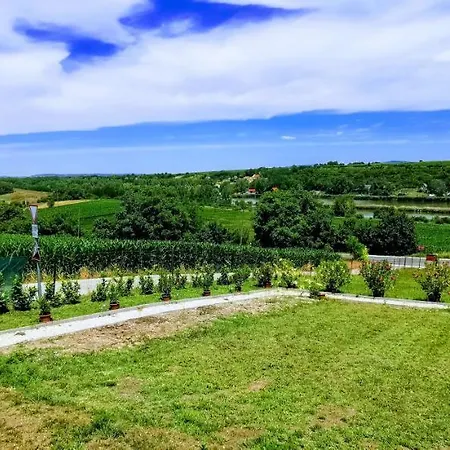 Kukucs Dezsafuerdo Vendeghaz *