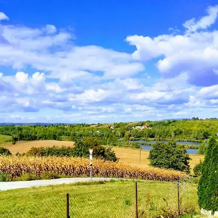 Kukucs Dezsafuerdo Vendeghaz * Etyek