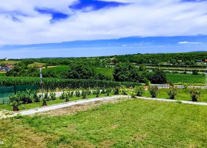 Kukucs Dezsafuerdo Vendeghaz *